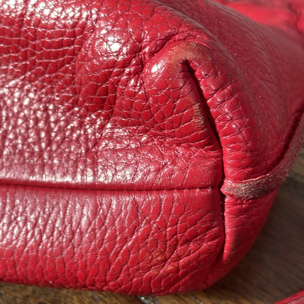Roots pebbled leather red purse with long crossbody strap.  Made in Canada - Picture 17 of 17